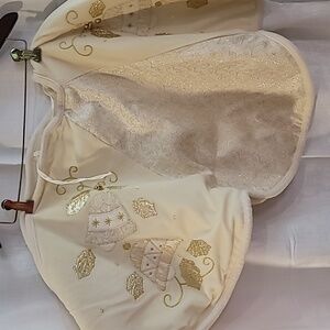 A beautiful Christmas tree skirt